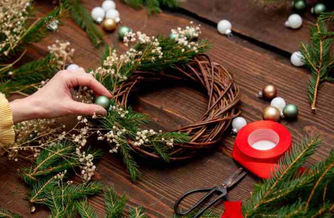 Pomysły na ozdabianie domu na święta – jak udekorować wnętrze w świątecznym stylu