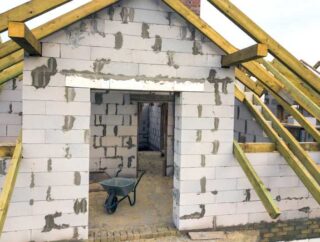 Remont domu z lat 80-tych – jak odnowić starszy budynek