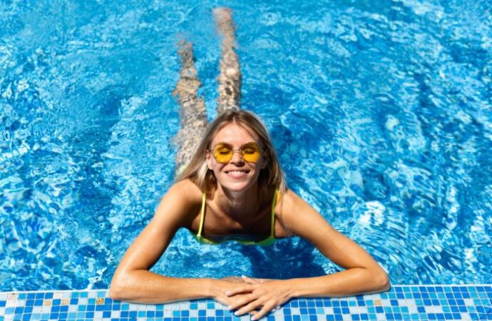 Jak pakować torbę na pływalnię, by zmieścić wszystko bez zbędnego ciężaru