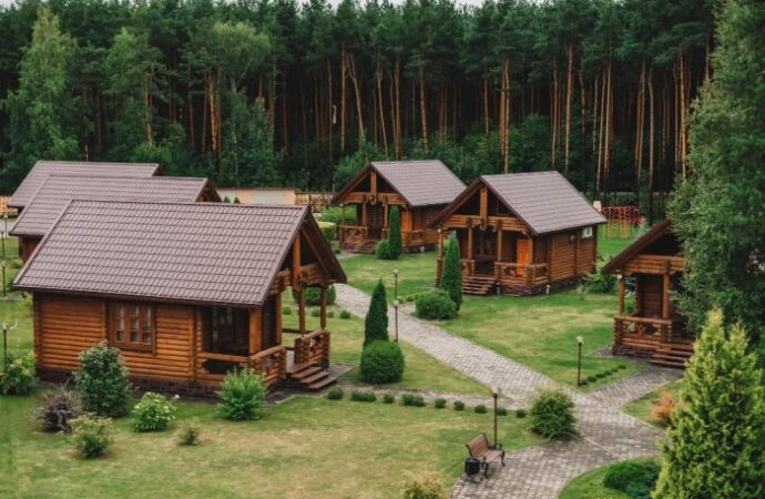 Domki ogrodowe z drewna jako całoroczne biuro – jak je dogrzać ekonomicznie